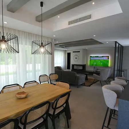 Helena Villa *
