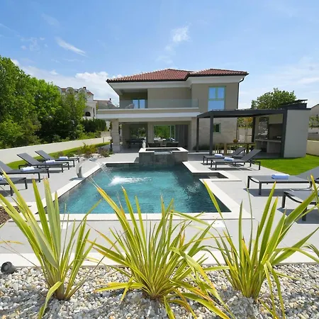 Villa Helena Brzac
