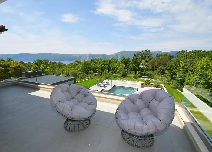 فيلة Helena Brzac