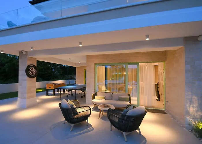 فيلة Helena Brzac