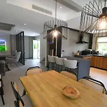 Helena Villa *