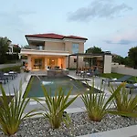 Villa Helena Brzac