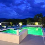 Helena Villa
